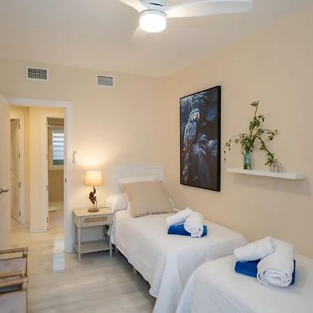 Limones De Genova ,150 M Playa Elviria Apartment *