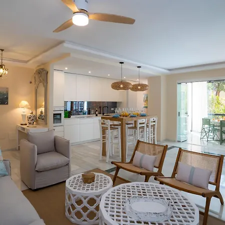 Limones De Genova ,150 M Playa Elviria Apartment *